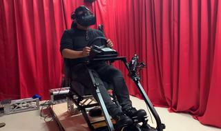 高齢ドライバー向けVRドライビングシミュレーターを開発中です